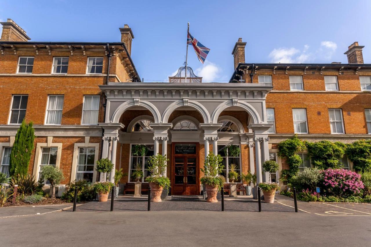 Oatlands Park Hotel Weybridge Eksteriør bilde