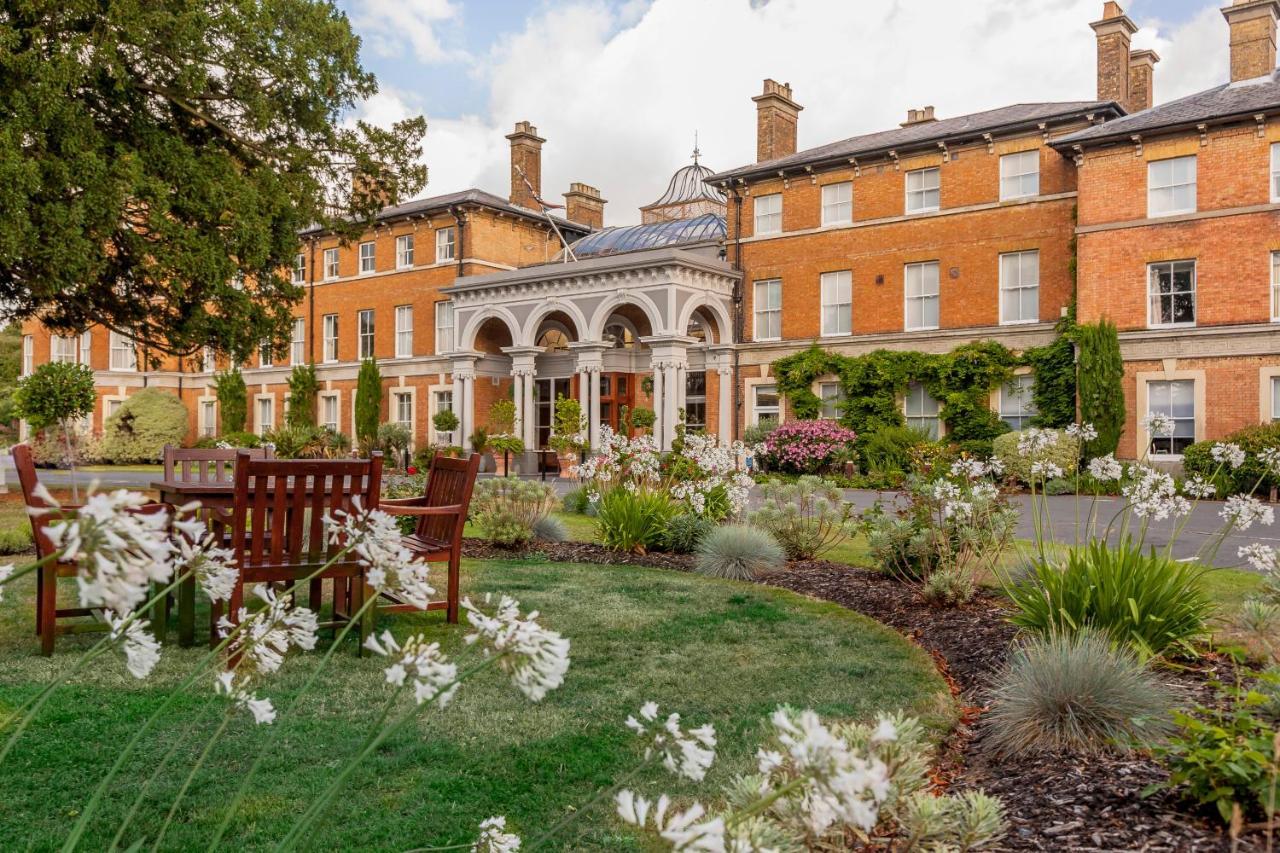 Oatlands Park Hotel Weybridge Eksteriør bilde