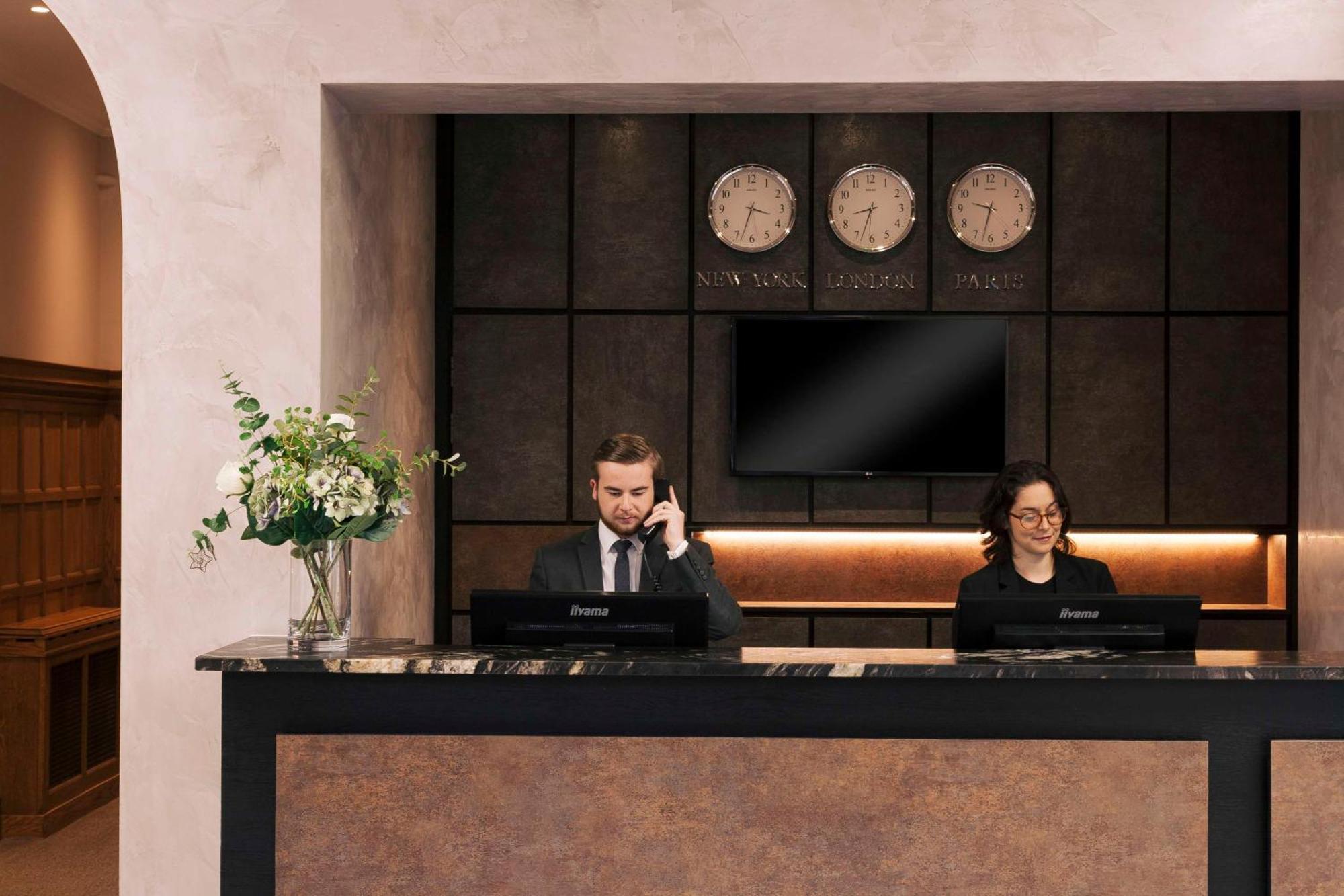 Oatlands Park Hotel Weybridge Eksteriør bilde