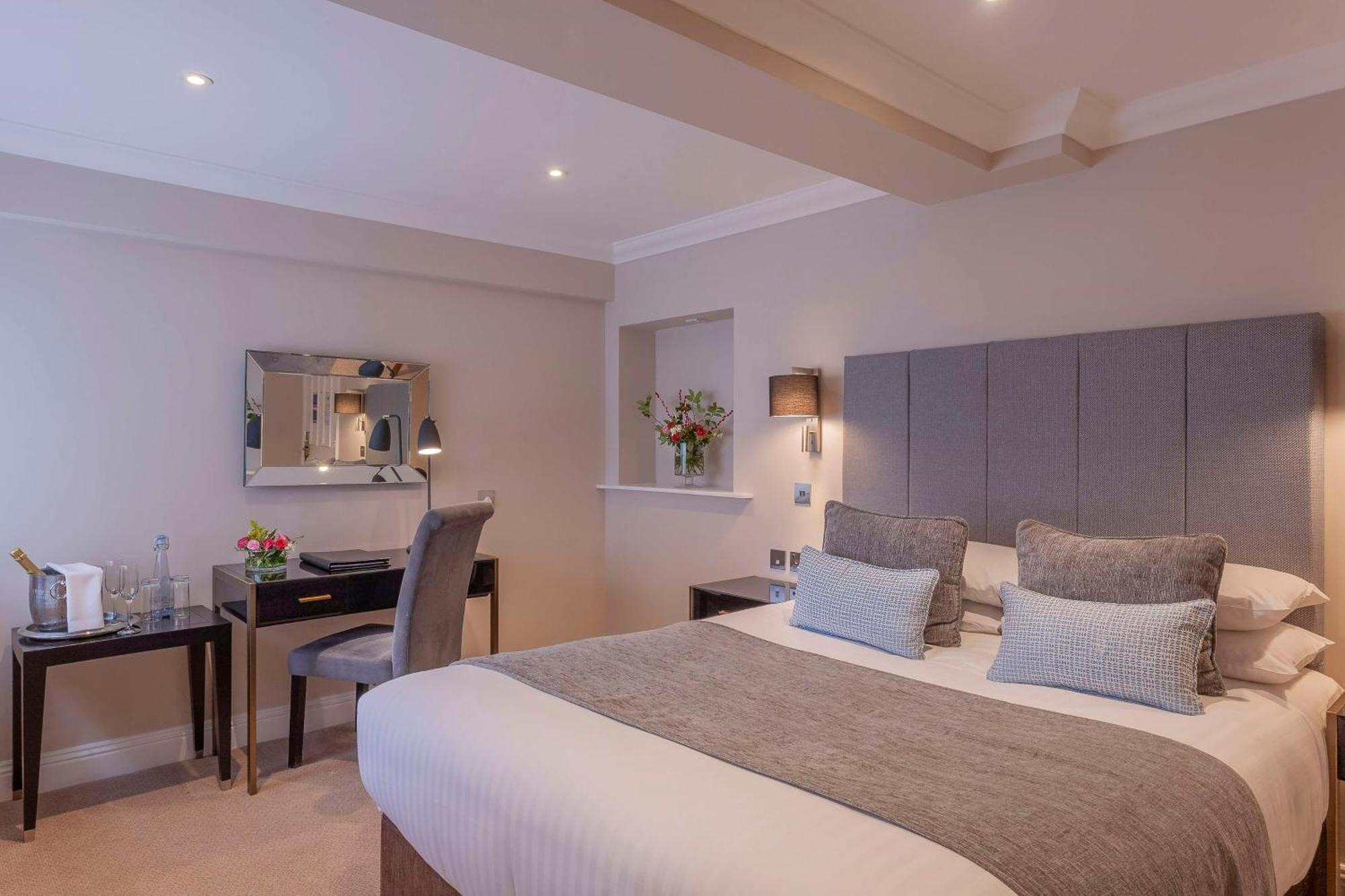 Oatlands Park Hotel Weybridge Eksteriør bilde