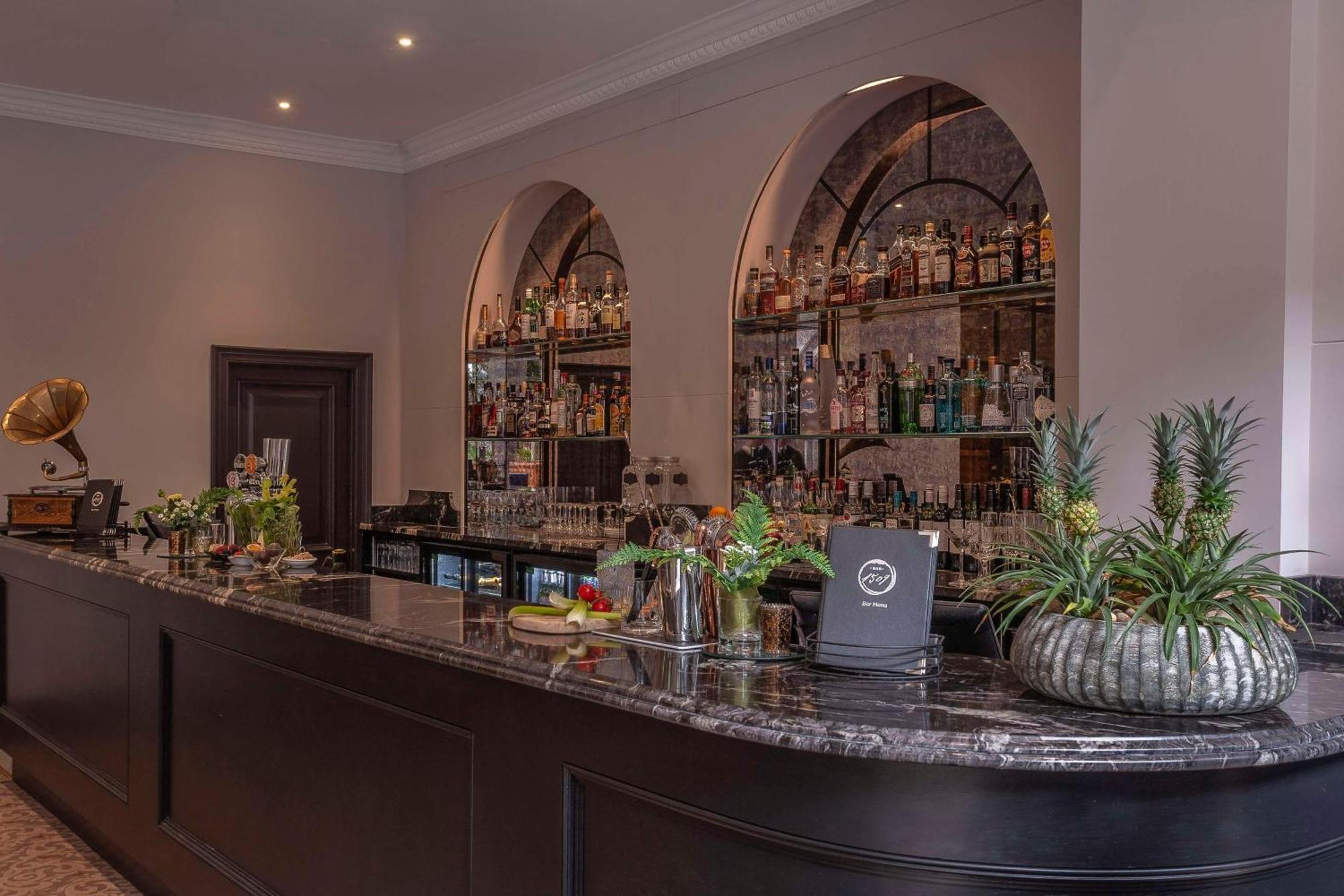 Oatlands Park Hotel Weybridge Eksteriør bilde