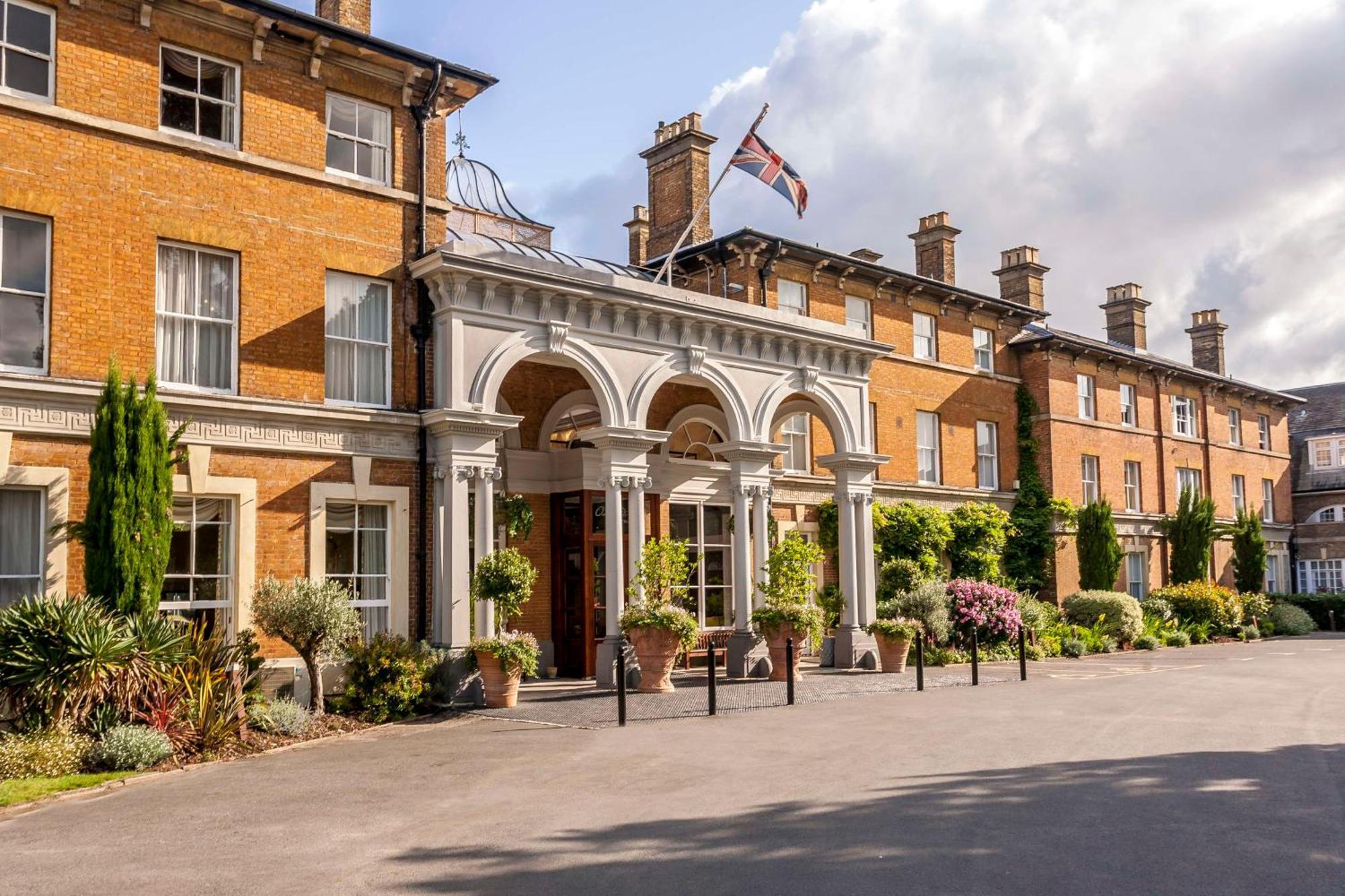 Oatlands Park Hotel Weybridge Eksteriør bilde