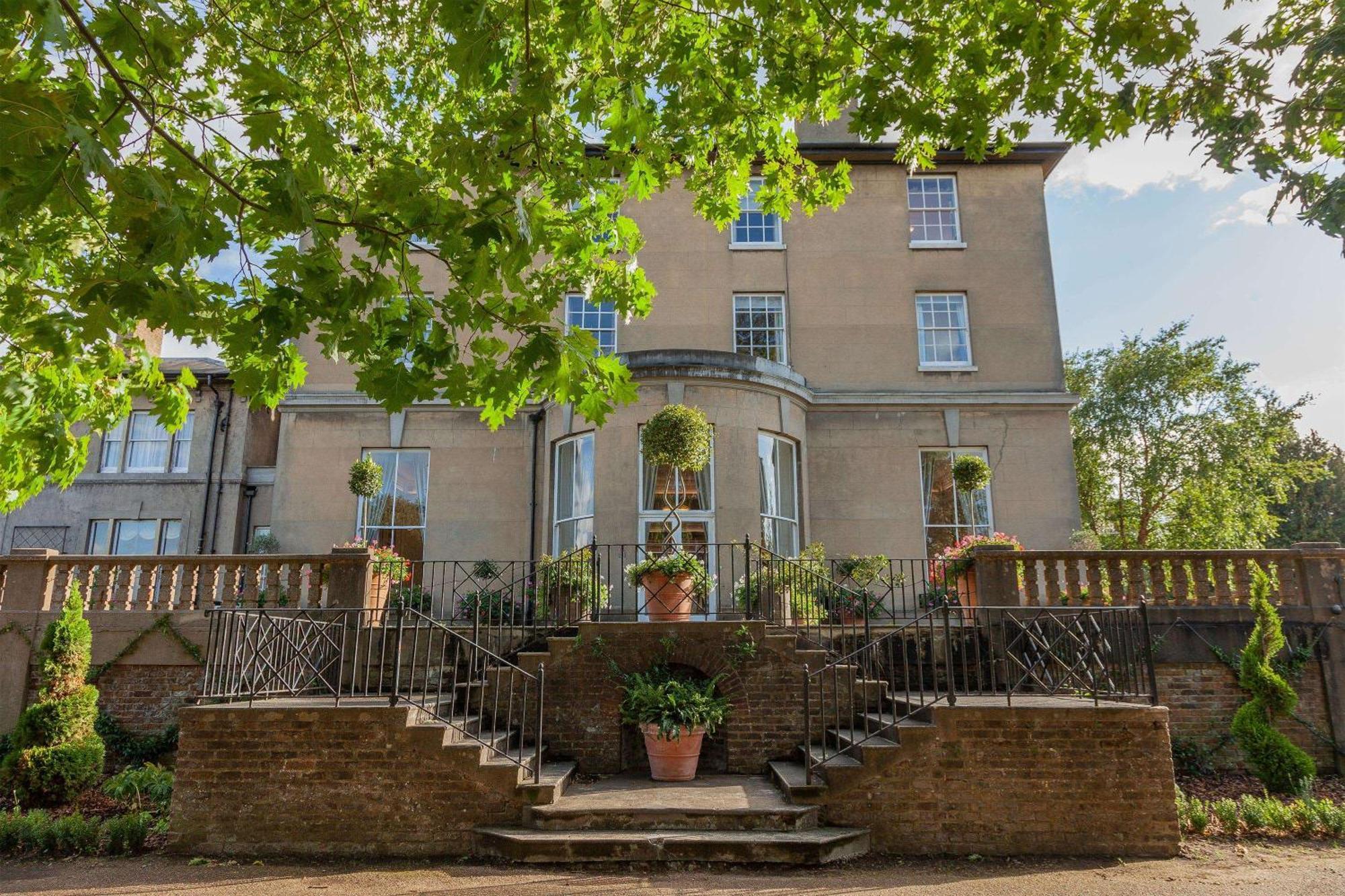 Oatlands Park Hotel Weybridge Eksteriør bilde