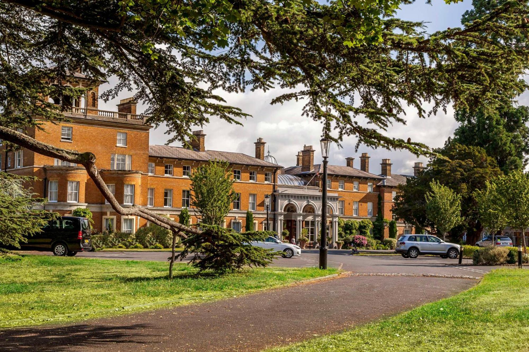 Oatlands Park Hotel Weybridge Eksteriør bilde