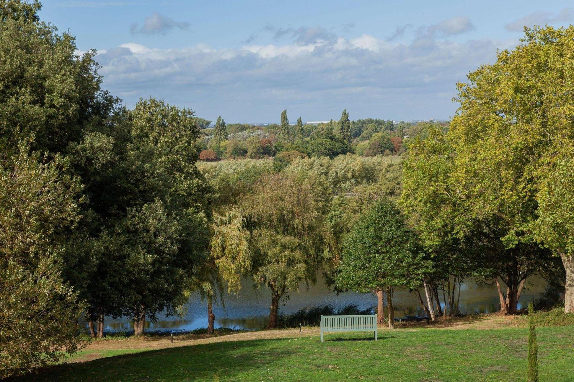 Oatlands Park Hotel Weybridge Eksteriør bilde